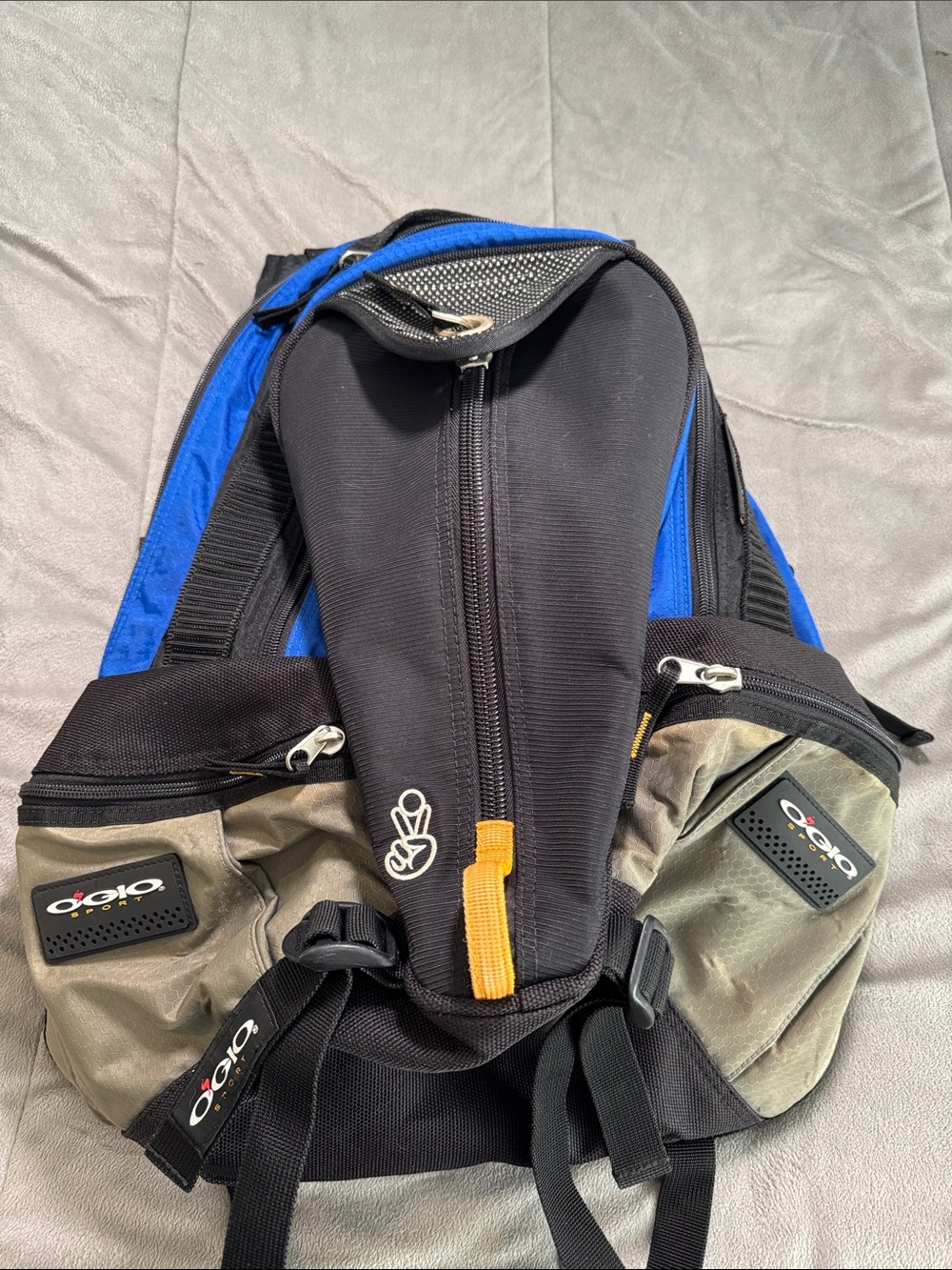 OGIO Men’s avalanche Pod series Black, Blue & Olive hiking Sling Backpack